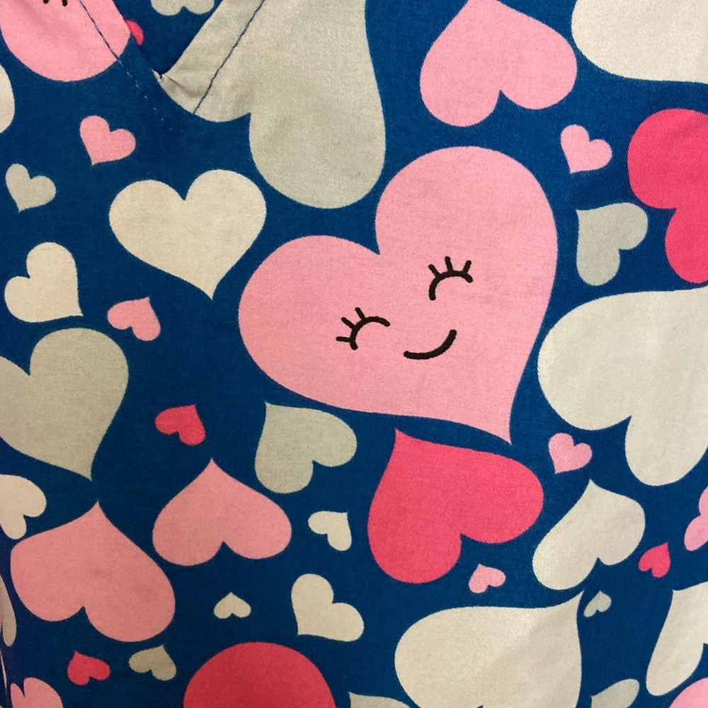Heart Patterned Scrub Top - Picture 4 of 7